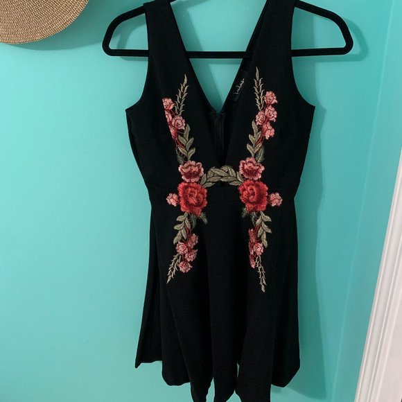 Lulus Dresses & Skirts - Lulu's Black Mini Dress with Floral Detail